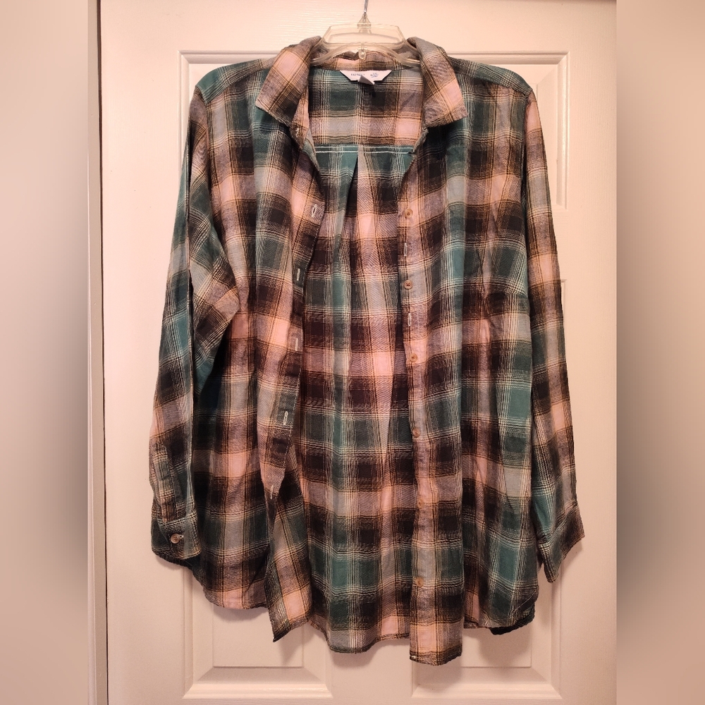 💙 Old Navy Green and Tan Plaid Button-Up